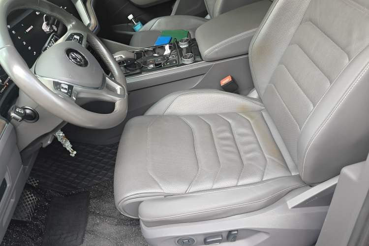 Used Volkswagen Touareg 2020 3.0 TSI Luxury Edition China VI Left Front Seat