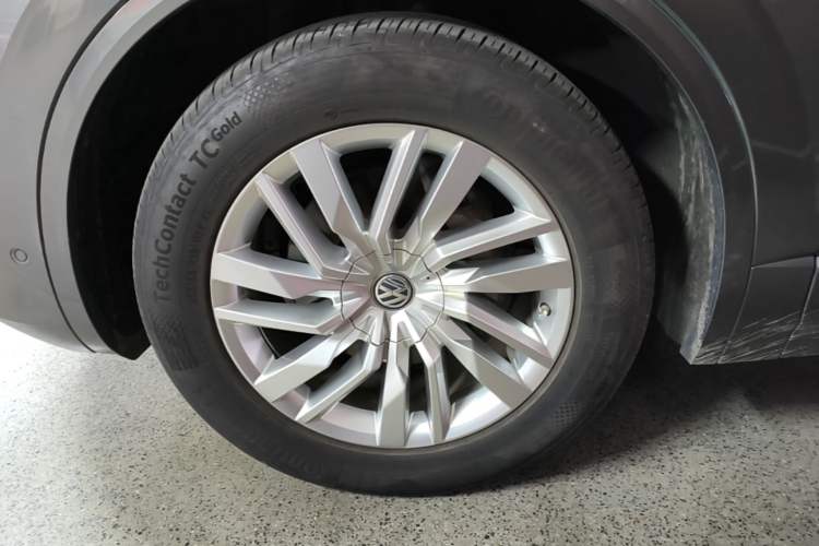 Used Volkswagen Touareg 2020 2.0 TSI RuiShang Edition China VI Standard Left Front Wheel Hub
