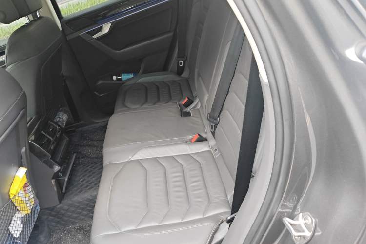 Used Volkswagen Touareg 2020 3.0 TSI Luxury Edition China VI Left Rear Seat
