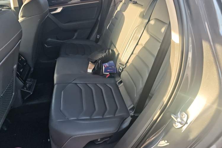 Used Volkswagen Touareg 2020 3.0 TSI Luxury Edition China VI Left Rear Seat