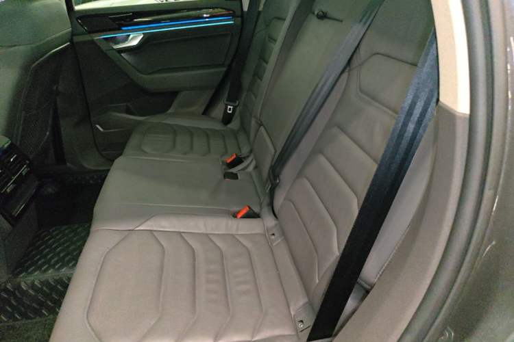 Used Volkswagen Touareg 2020 3.0 TSI Luxury Edition China VI Left Rear Seat