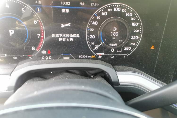 Used Volkswagen Touareg 2020 3.0 TSI Luxury Edition China VI Odometer Close Up