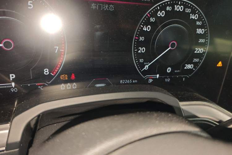 Used Volkswagen Touareg 2020 3.0 TSI Luxury Edition China VI Odometer Close Up