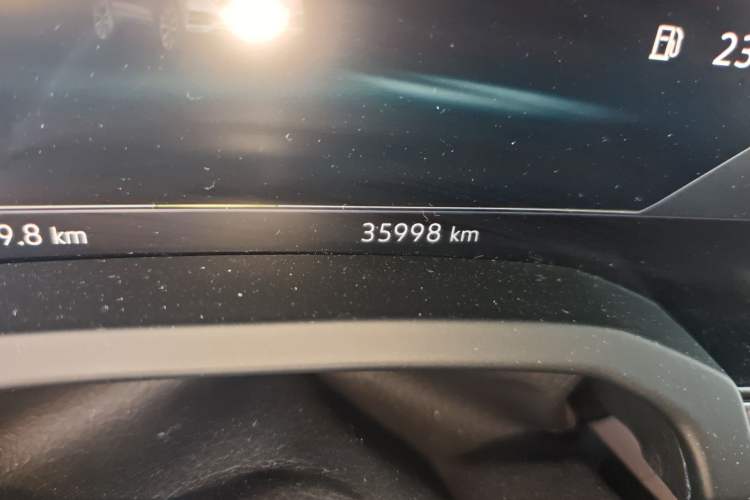 Used Volkswagen Touareg 2020 3.0 TSI Luxury Edition China VI Odometer Close Up