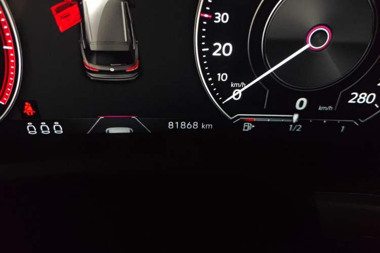 Used Volkswagen Touareg 2020 3.0 TSI Luxury Edition China VI Odometer Close Up
