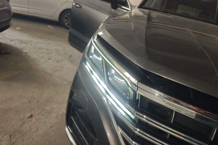 Used Volkswagen Touareg 2020 3.0 TSI Luxury Edition China VI Right Front Headlight