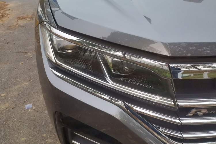 Used Volkswagen Touareg 2020 2.0 TSI RuiShang Edition China VI Standard Right Front Headlight