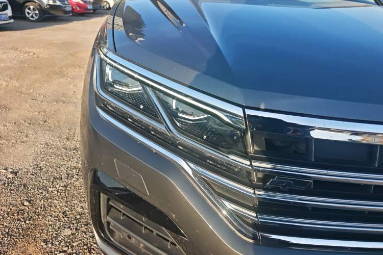 Used Volkswagen Touareg 2020 3.0 TSI Luxury Edition China VI Right Front Headlight