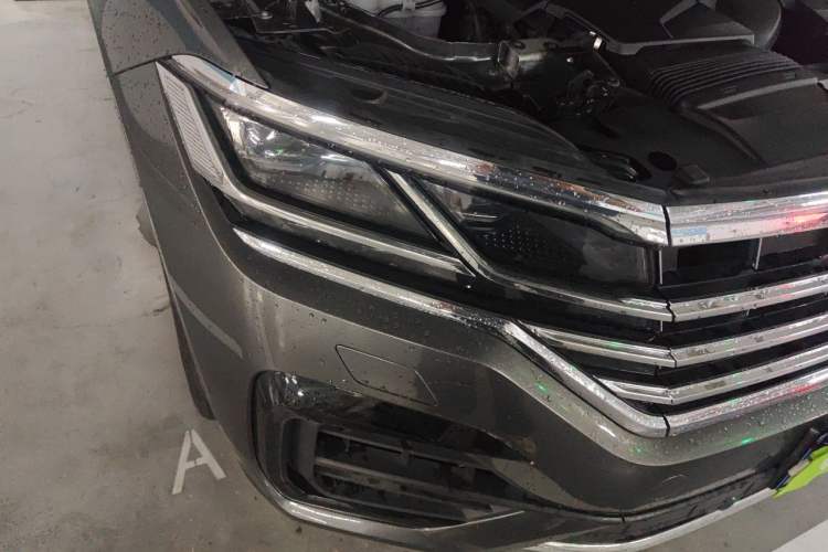 Used Volkswagen Touareg 2020 3.0 TSI Luxury Edition China VI Right Front Headlight