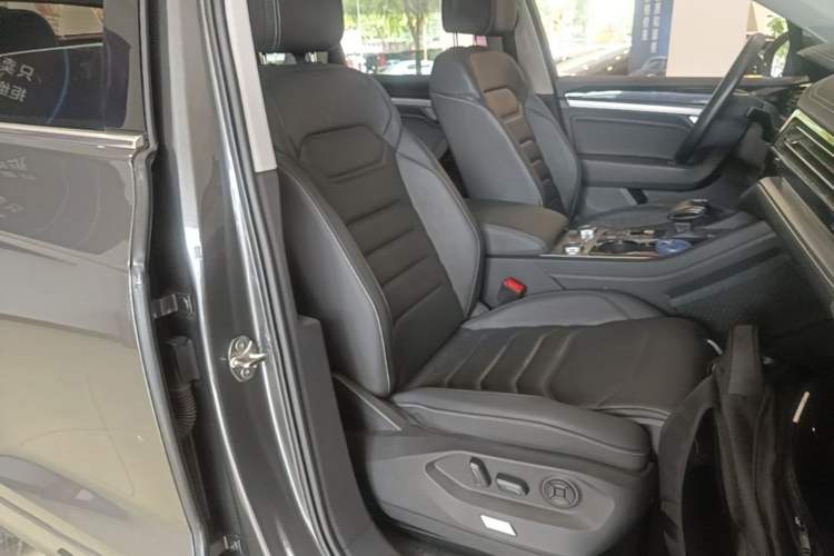 Used Volkswagen Touareg 2020 3.0 TSI Luxury Edition China VI Right Front Seat