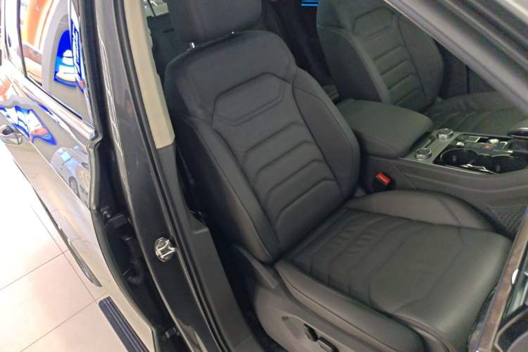 Used Volkswagen Touareg 2020 3.0 TSI Luxury Edition China VI Right Front Seat