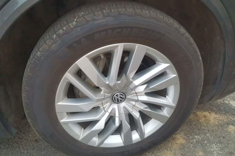 Used Volkswagen Touareg 2020 2.0 TSI RuiShang Edition China VI Standard Right Front Wheel Hub