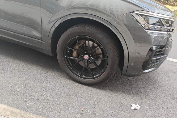 Used Volkswagen Touareg 2020 3.0 TSI Luxury Edition China VI Right Front Wheel Hub