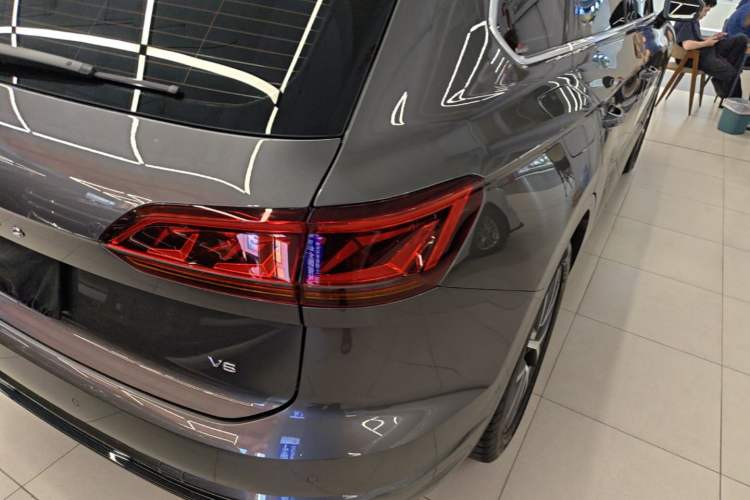 Used Volkswagen Touareg 2020 3.0 TSI Luxury Edition China VI Right Rear Taillight