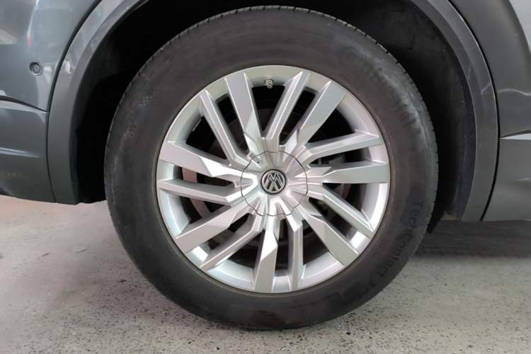Used Volkswagen Touareg 2020 2.0 TSI RuiShang Edition China VI Standard Right Rear Wheel Hub