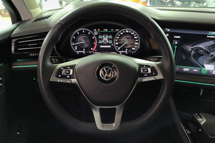 Used Volkswagen Touareg 2020 2.0 TSI RuiShang Edition China VI Standard Steering Wheel