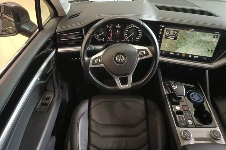 Used Volkswagen Touareg 2020 3.0 TSI Luxury Edition China VI Steering Wheel
