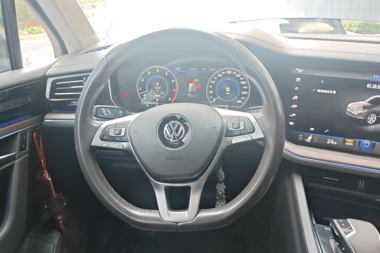Used Volkswagen Touareg 2020 3.0 TSI Luxury Edition China VI Steering Wheel
