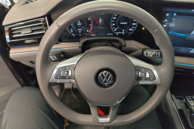 Used Volkswagen Touareg 2020 3.0 TSI Luxury Edition China VI Steering Wheel