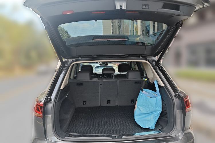 Used Volkswagen Touareg 2020 3.0 TSI Luxury Edition China VI Trunk