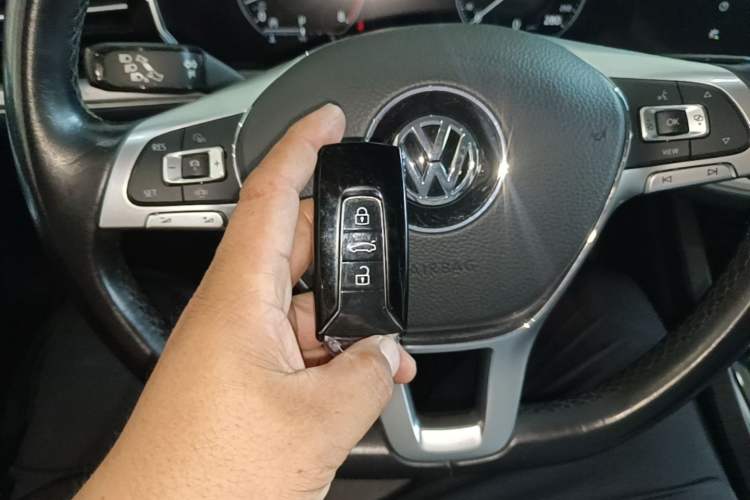 Used Volkswagen Touareg 2020 3.0 TSI Luxury Edition China VI Vehicle Key