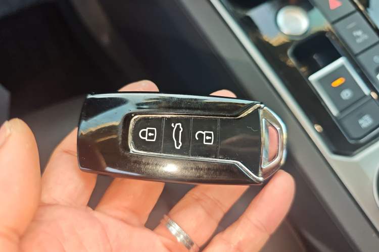 Used Volkswagen Touareg 2020 3.0 TSI Luxury Edition China VI Vehicle Key