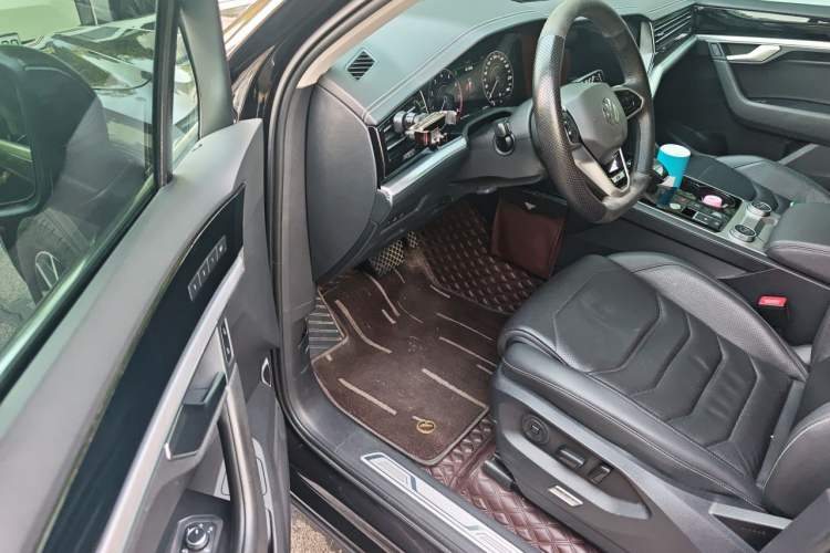 Used Volkswagen Touareg 2020 3.0 TSI Luxury Edition China VI Driver Seat