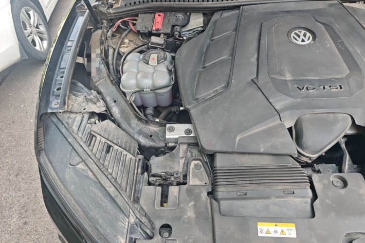 Used Volkswagen Touareg 2020 3.0 TSI Luxury Edition China VI Engine Bay Right