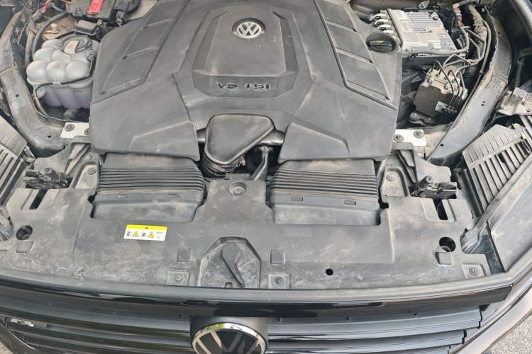 Used Volkswagen Touareg 2020 3.0 TSI Luxury Edition China VI Engine Bay