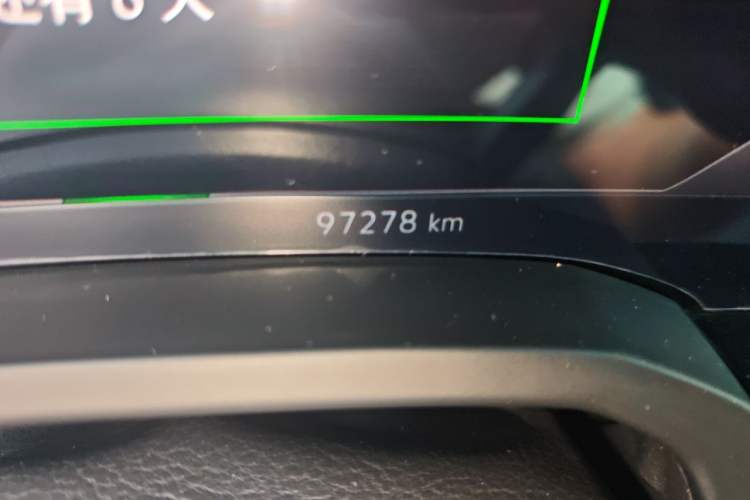 Used Volkswagen Touareg 2020 3.0 TSI Luxury Edition China VI Odometer Close Up