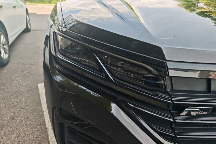 Used Volkswagen Touareg 2020 3.0 TSI Luxury Edition China VI Right Front Headlight