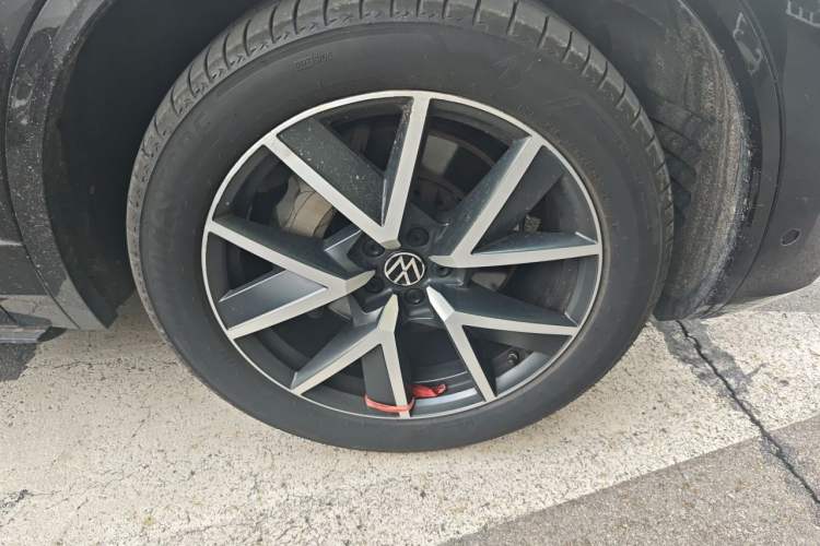 Used Volkswagen Touareg 2020 3.0 TSI Luxury Edition China VI Right Front Wheel Hub