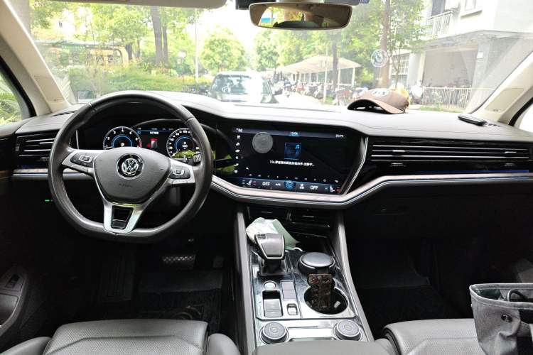 Used Volkswagen Touareg 2020 2.0 TSI RuiShang Edition China VI Standard Center Console