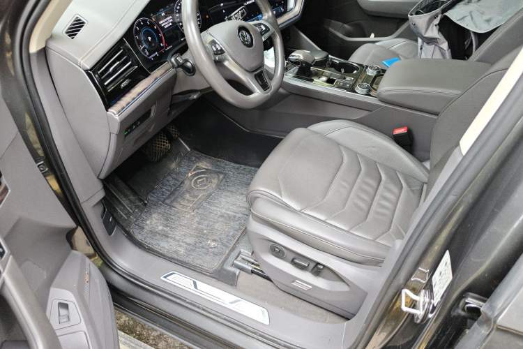 Used Volkswagen Touareg 2020 2.0 TSI RuiShang Edition China VI Standard Driver Seat