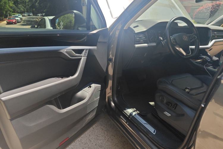Used Volkswagen Touareg 2020 2.0 TSI RuiShang Edition China VI Standard Driver Seat