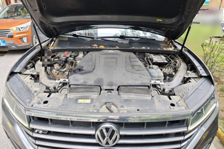 Used Volkswagen Touareg 2020 2.0 TSI RuiShang Edition China VI Standard Engine Bay