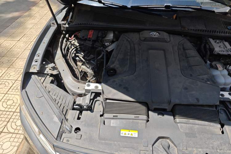 Used Volkswagen Touareg 2020 2.0 TSI RuiShang Edition China VI Standard Engine Bay Right