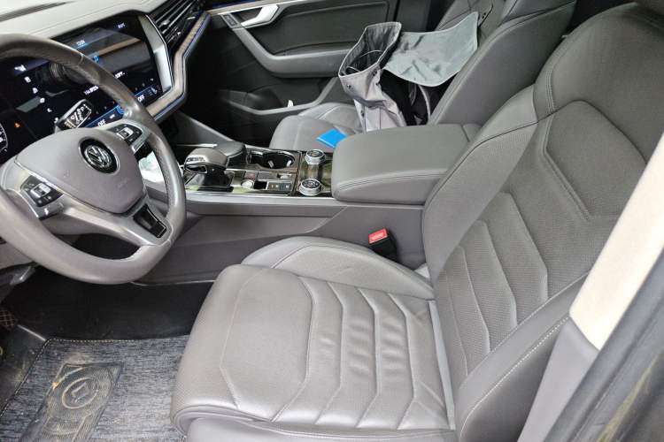 Used Volkswagen Touareg 2020 2.0 TSI RuiShang Edition China VI Standard Left Front Seat