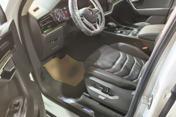Used Volkswagen Touareg 2020 3.0 TSI Luxury Edition China VI Driver Seat