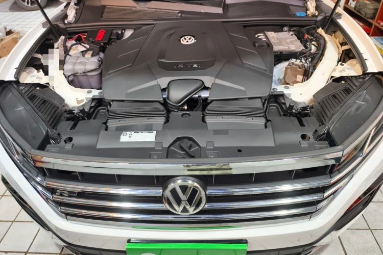 Used Volkswagen Touareg 2020 3.0 TSI Luxury Edition China VI Engine Bay
