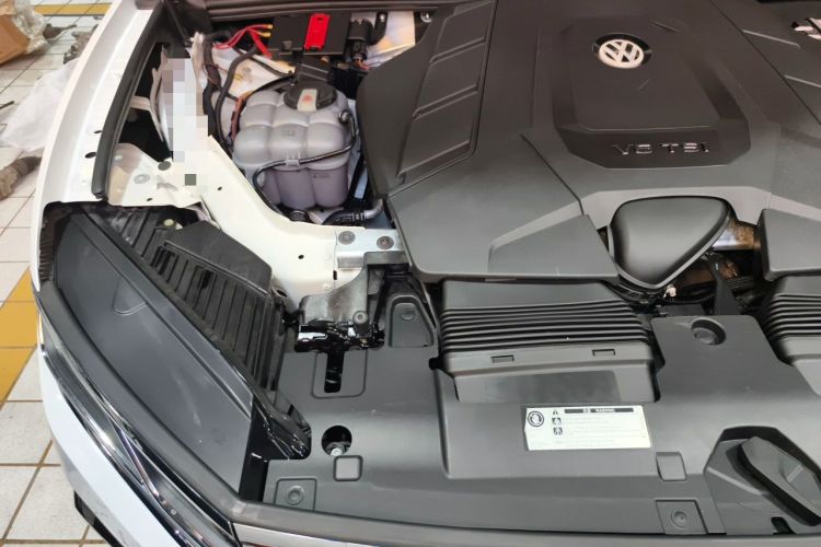 Used Volkswagen Touareg 2020 3.0 TSI Luxury Edition China VI Engine Bay Right