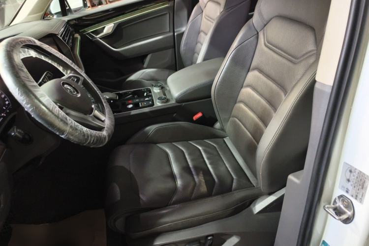Used Volkswagen Touareg 2020 3.0 TSI Luxury Edition China VI Left Front Seat