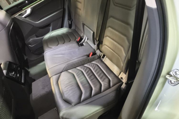 Used Volkswagen Touareg 2020 3.0 TSI Luxury Edition China VI Left Rear Seat