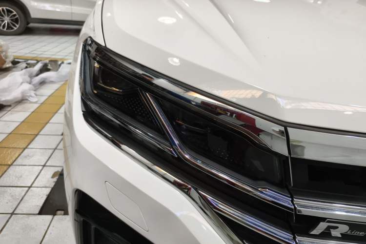 Used Volkswagen Touareg 2020 3.0 TSI Luxury Edition China VI Right Front Headlight