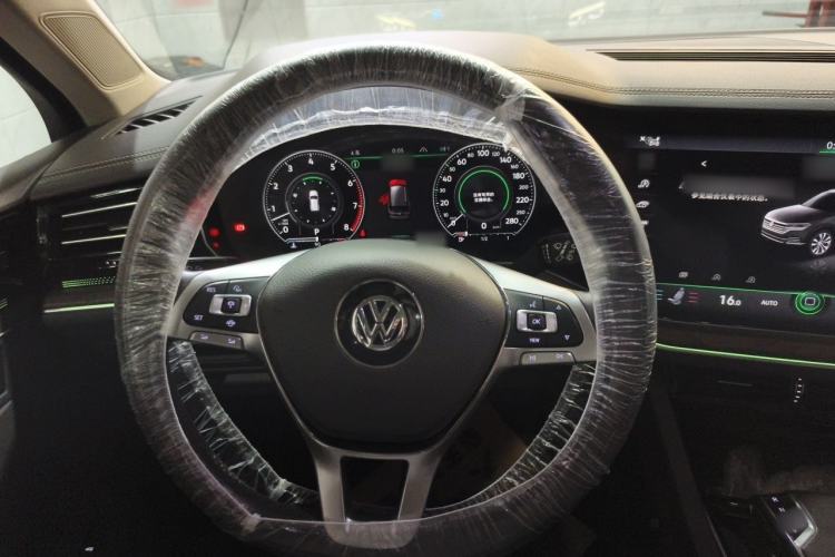 Used Volkswagen Touareg 2020 3.0 TSI Luxury Edition China VI Steering Wheel
