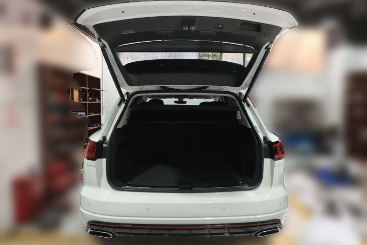 Used Volkswagen Touareg 2020 3.0 TSI Luxury Edition China VI Trunk