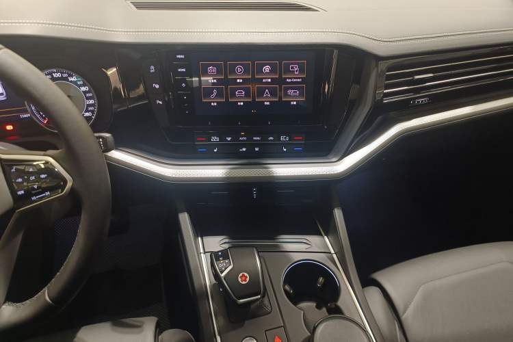 Used Volkswagen Touareg 2021 2.0 TSI Flagship Special Edition Audio And AC Panel