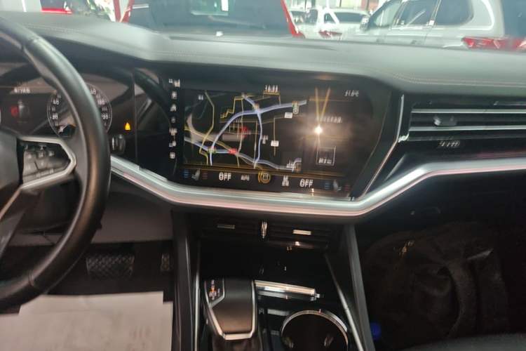 Used Volkswagen Touareg 2021 3.0 TSI Luxury Edition Black Diamond Sport Package Audio And AC Panel