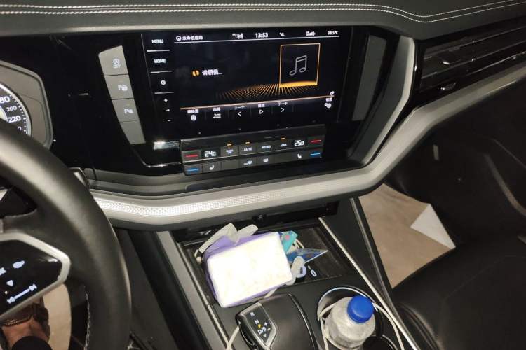 Used Volkswagen Touareg 2021 2.0 TSI Flagship Special Edition Audio And AC Panel