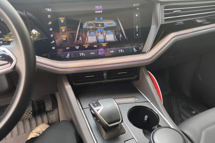 Used Volkswagen Touareg 2021 2.0 TSI Ruiyi Edition Audio And AC Panel